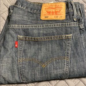 Men’s Levi 569 jeans
